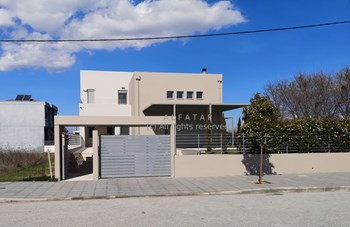 ΣΥΡΟΜΕΝΗ ΓΚΑΡΑΖΟΠΟΡΤΑ ΜΕ ΜΕΤΑΛΛΙΚΟ ΣΚΕΛΕΤΟ ΚΑΙ DECK